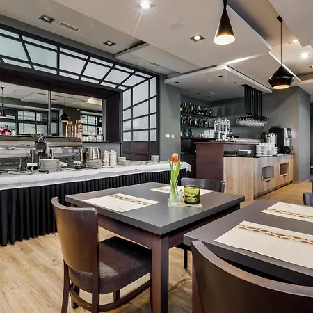 Atrium Practical Near The By Renters *