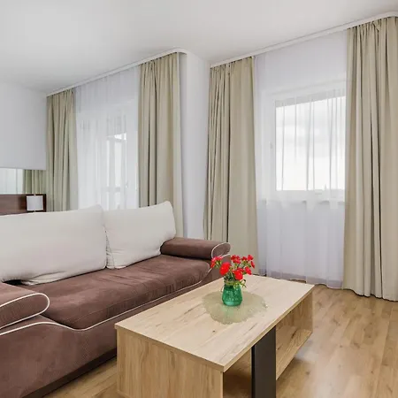 Atrium Practical Near The By Renters *