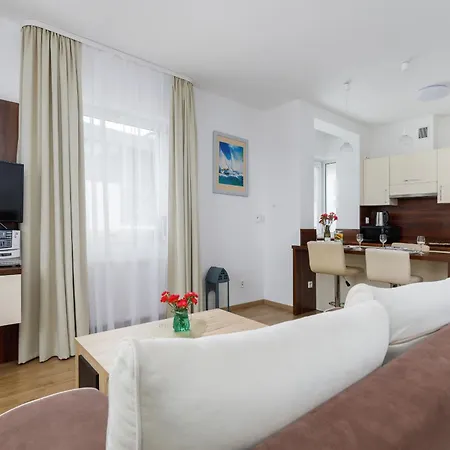 Atrium Practical Near The By Renters Lägenhet *