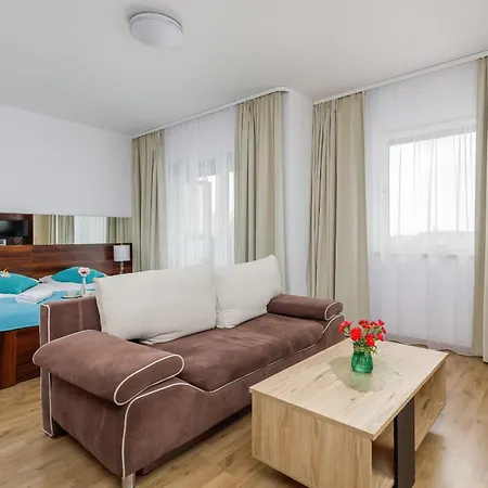 Atrium Practical Near The By Renters *