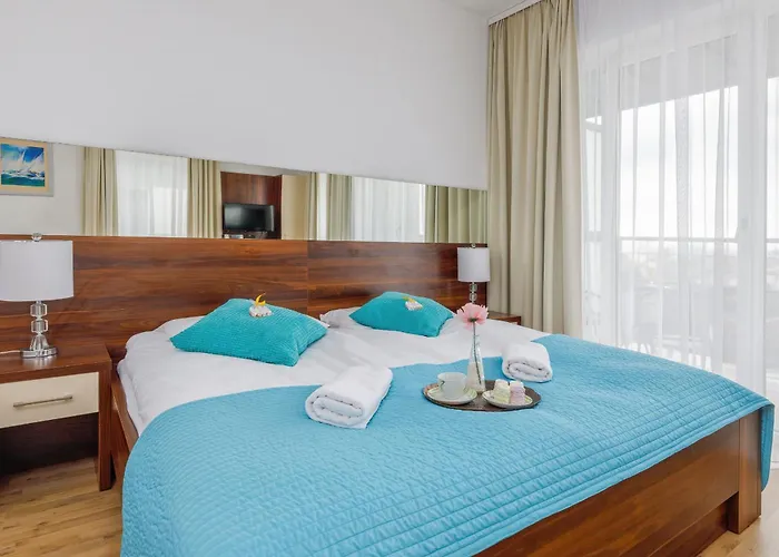 Atrium Practical Near The By Renters * サルビノボ