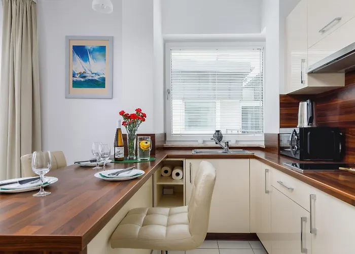 Atrium Practical Near The By Renters * サルビノボ